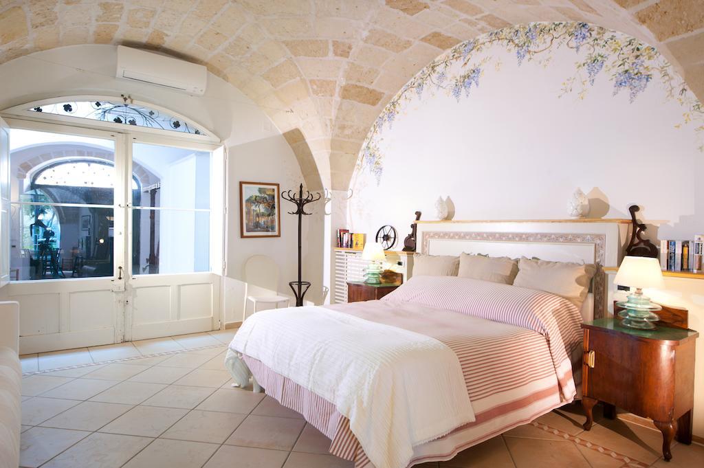 Casa D'Artista Suite & Garden Лече Стая снимка